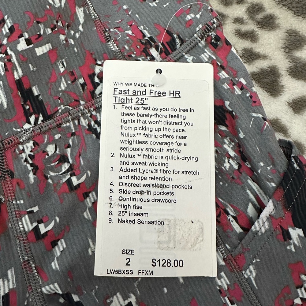 Lululemon Floral Fast And Free HR
Tight 25" Size 2 in Floral with Side Pockets - Picture 10 of 17